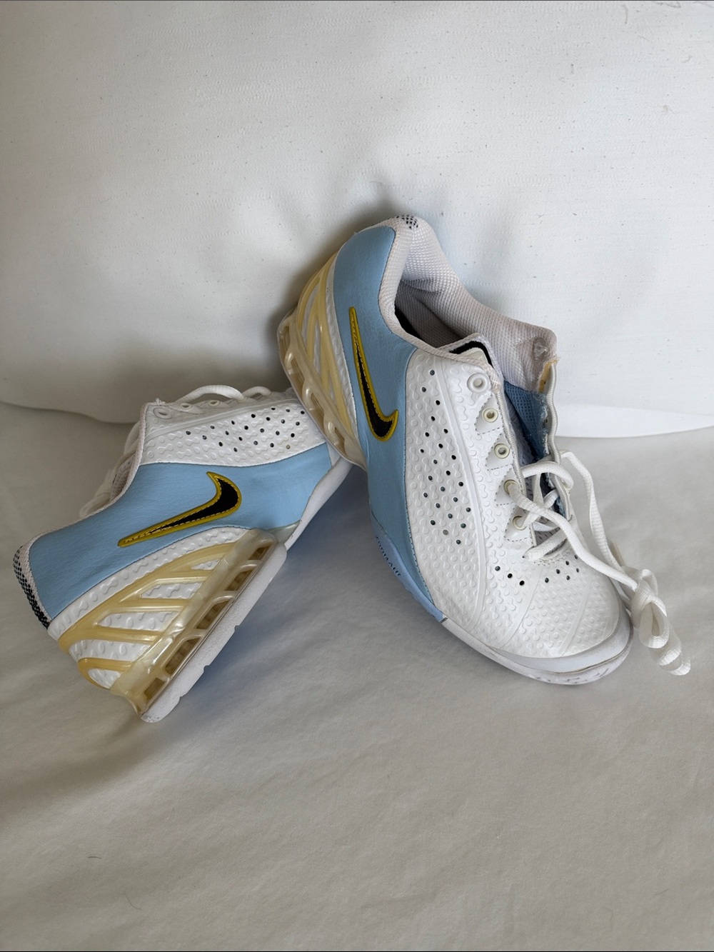 NWOT - Nike ZoomAir Women's White & Light Blue w/ Yellow Accent Sneakers - NEW